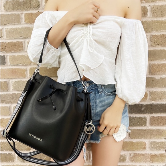 Michael Kors Handbags - Gaby’sBags👜💕-NWT Michael Kors Bucket Bag Black